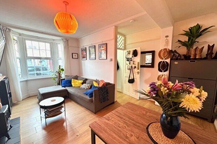 2 Bedroom Property To Rent In White Road, Stratford, E15