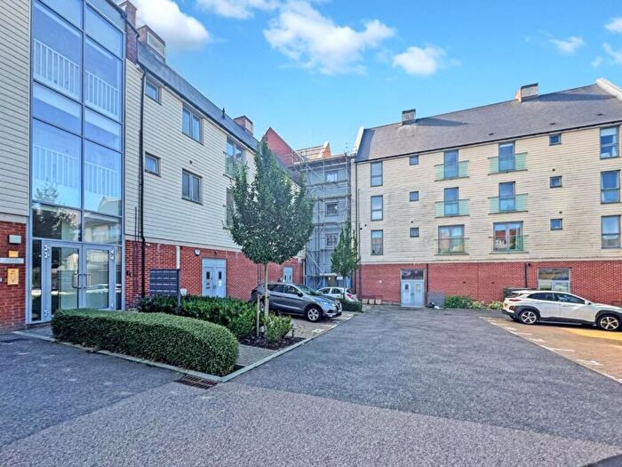2 Bedroom Flat For Sale In Sir John Fogge Avenue, Ashford, TN23