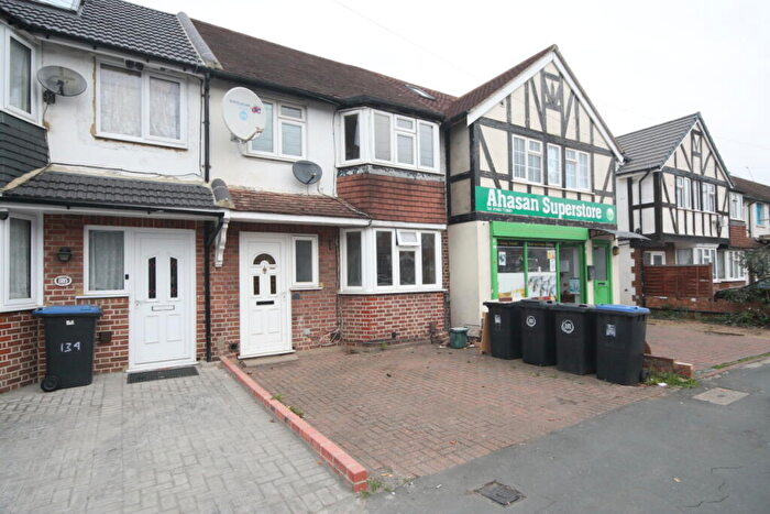 3 Bedroom Terraced House For Sale In Walton Road, Woking, GU21
