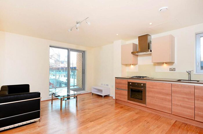 1 Bedroom Flat To Rent In Cable Street, Shadwell, London, E1