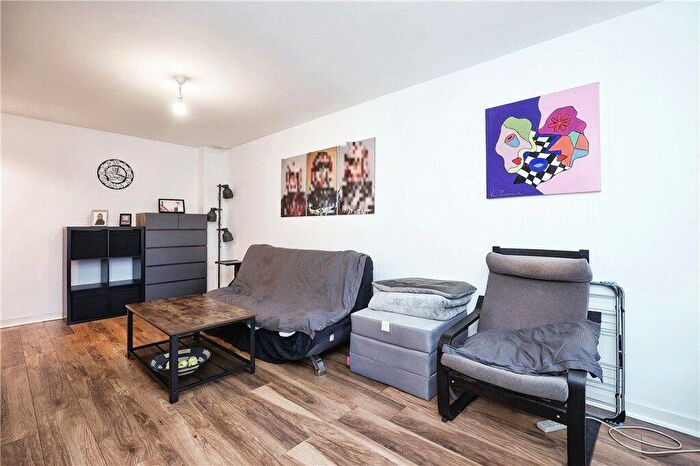 1 Bedroom Flat For Sale In Falcon Road, London, SW11