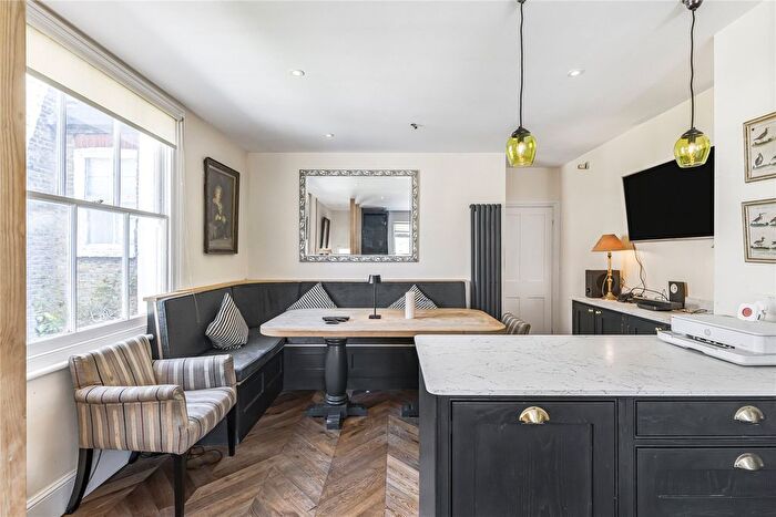 2 Bedroom Maisonette To Rent In Wandsworth Bridge Road, Fulham, London, SW6