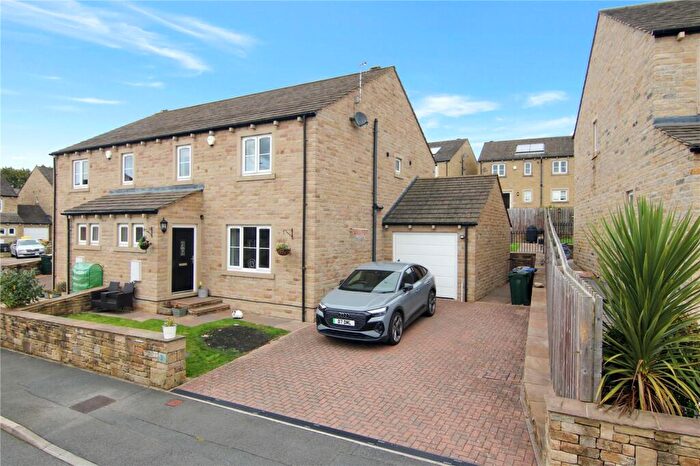 4 Bedroom Semi-Detached House For Sale In Cobbydale Way, Silsden, BD20