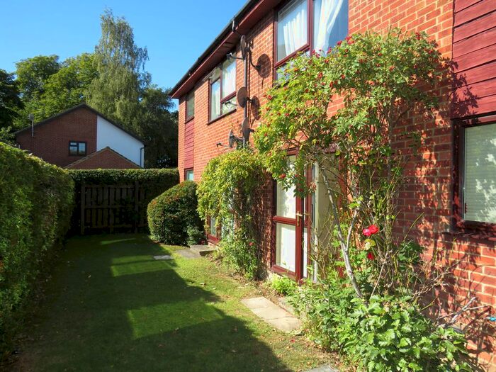 2 Bedroom Maisonette To Rent In Brookfield Close, Chineham, Basingstoke, RG24