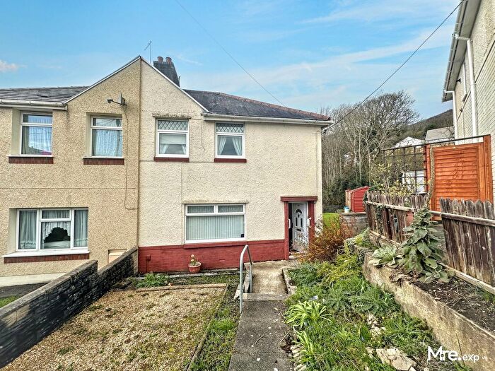 3 Bedroom Semi-Detached House For Sale In Cwrt Y Clafdy, Neath, SA10