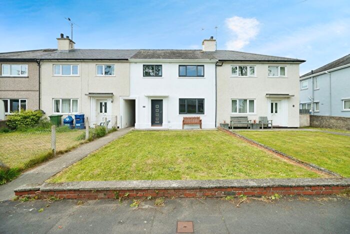 3 Bedroom Terraced House For Sale In Maesincla, Caernarfon, Gwynedd, LL55
