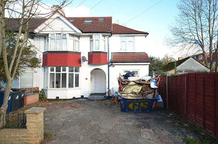 4 Bedroom Flat To Rent In Eskdale Avenue, Northolt, UB5