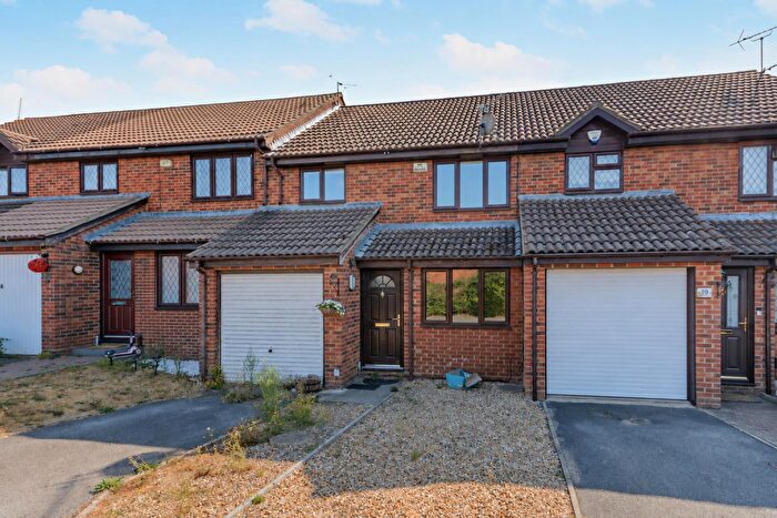 3 Bedroom Terraced House For Sale In Hanbury Drive, Calcot, Reading, RG31