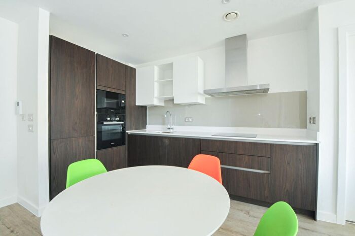 2 Bedroom Flat For Sale In Lockside Lane, Salford, M5