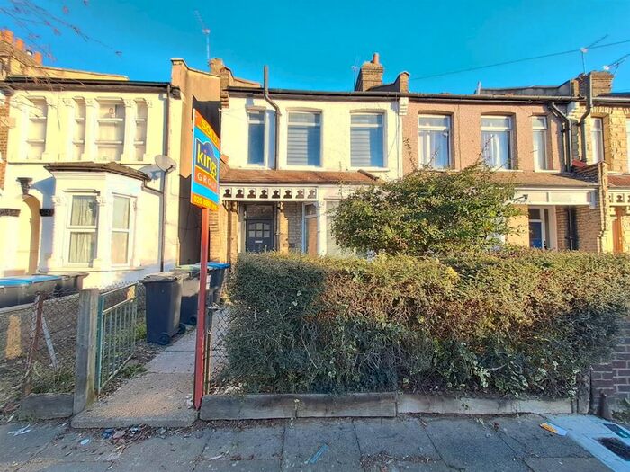 4 Bedroom Property To Rent In Durants Road, Enfield, EN3