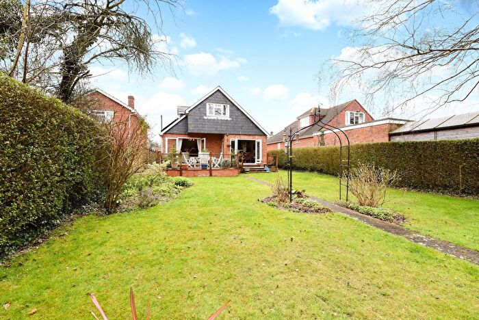 4 Bedroom Detached House For Sale In Coronation Rd, Yateley, GU46