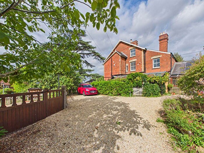 4 Bedroom Semi-Detached House For Sale In Verney Road, Stonehouse, GL10