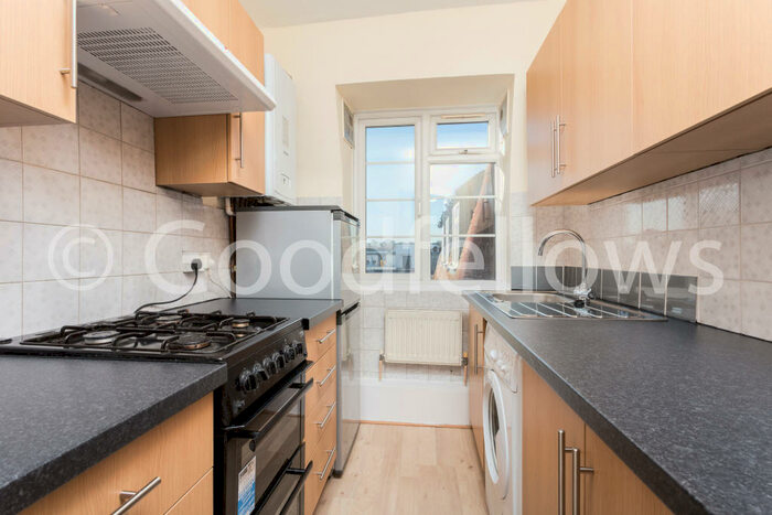 2 Bedroom Apartment To Rent In Grosvenor Court, Morden, Surrey, SM4