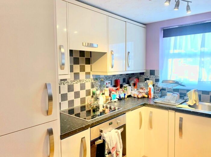 2 Bedroom Flat To Rent In Mawkin Close, Norwich, NR5