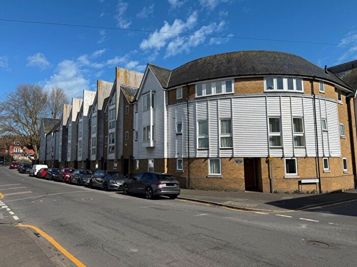 2 Bedroom Flat For Sale In Beaconsfield Road, Dover, Kent, CT16