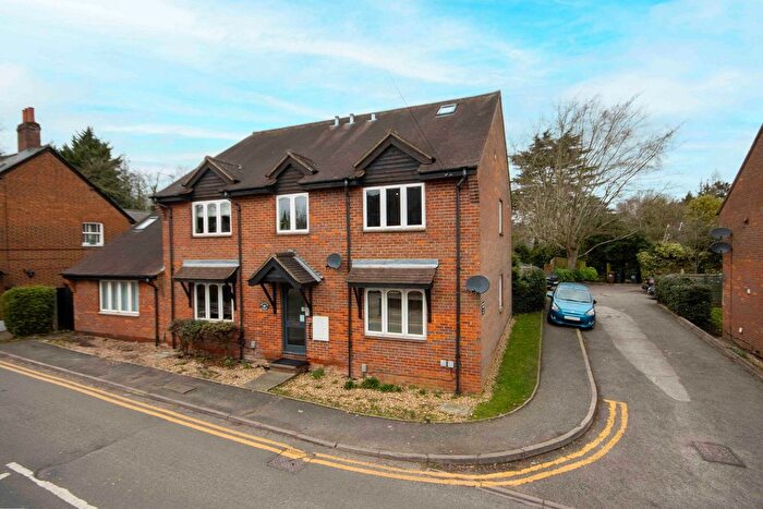 1 Bedroom Flat For Sale In Warwick Court, Solesbridge Lane, Chorleywood, WD3