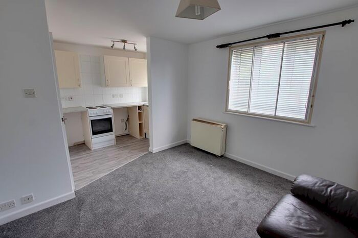 1 Bedroom Flat To Rent In Havelock Street, Trowbridge, BA14