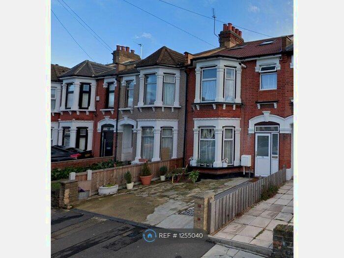 3 Bedroom Flat To Rent In First Floor, Ilford IG3