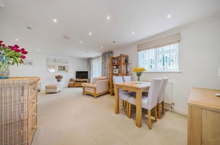 2 Bedroom Flat For Sale In Holland Road, Plymstock, Plymouth, Devon, PL9