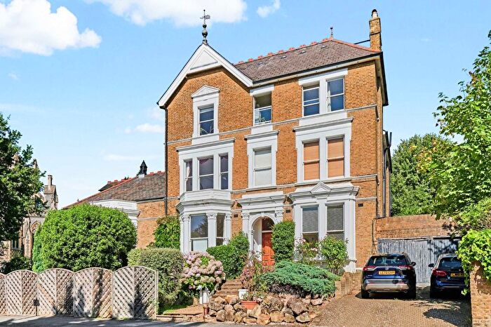 2 Bedroom Flat To Rent In Darlaston Road, London, SW19