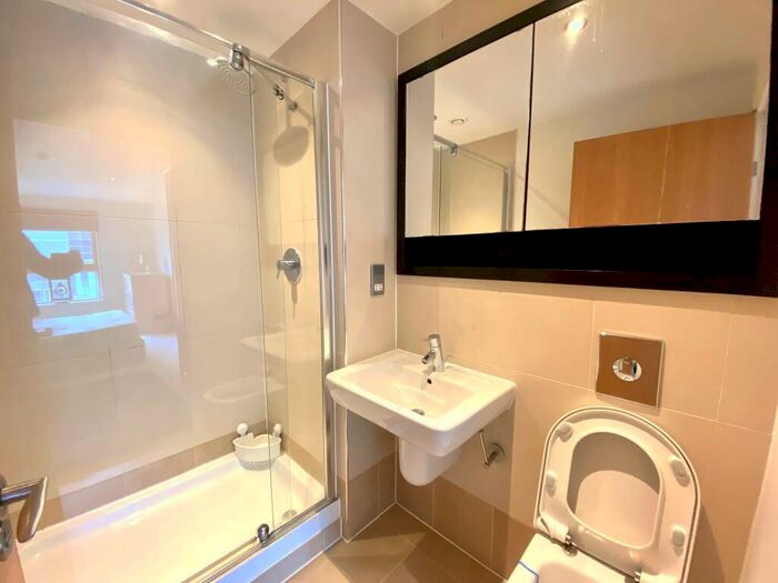 2 Bedroom Apartment To Rent In Mackenzie House, Leeds Dock, City Centre, LS10