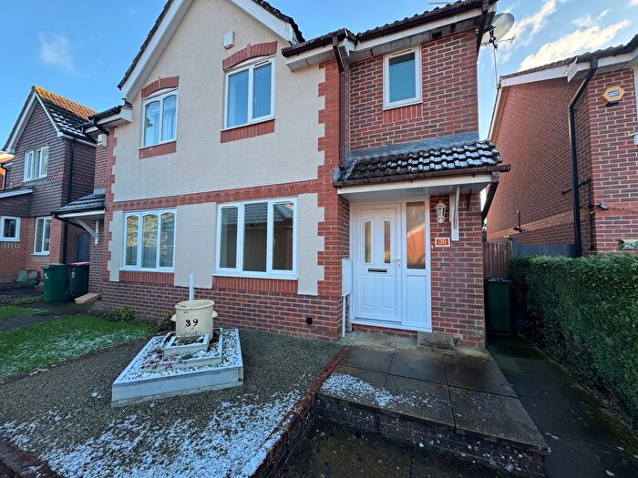 2 Bedroom Property To Rent In Matthews Drive, Maidenbower, Crawley, RH10