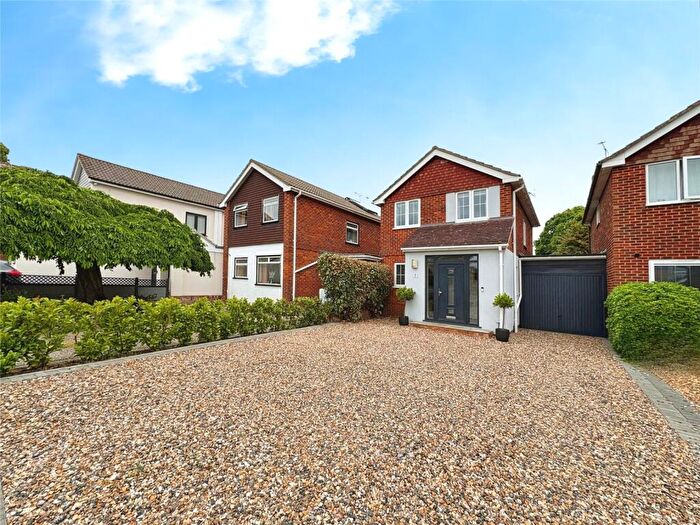 3 Bedroom Link Detached House For Sale In Kendall Avenue, Shinfield, Reading, Berkshire, RG2