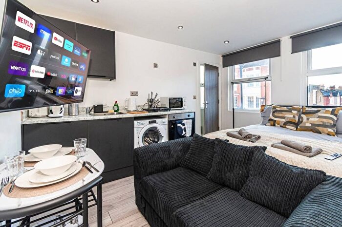 Studio To Rent In London Borough Of Wandsworth, SW17
