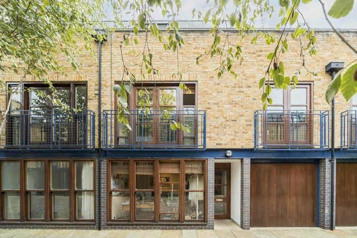 2 Bedroom Property To Rent In Golden Cross Mews, London, W11