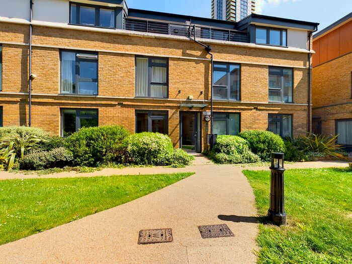 2 Bedroom Flat To Rent In George Mathers Road, London, SE11