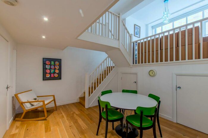 2 Bedroom Maisonette To Rent In City Road, Old Street, London, EC1V