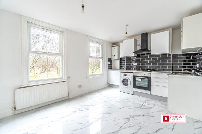 3 Bedroom Flat To Rent In Cobourg Road, Bermondsey, SE5