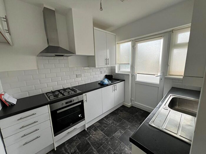 3 Bedroom Maisonette To Rent In Farringdon House, St. Albans Road East, AL10