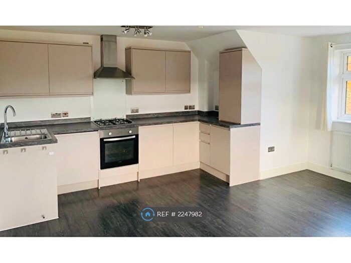 2 Bedroom Flat To Rent In Eden Roman House, Sutton, SM2