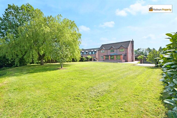 4 Bedroom Detached House For Sale In Blithe View, Blythe Bridge, ST11