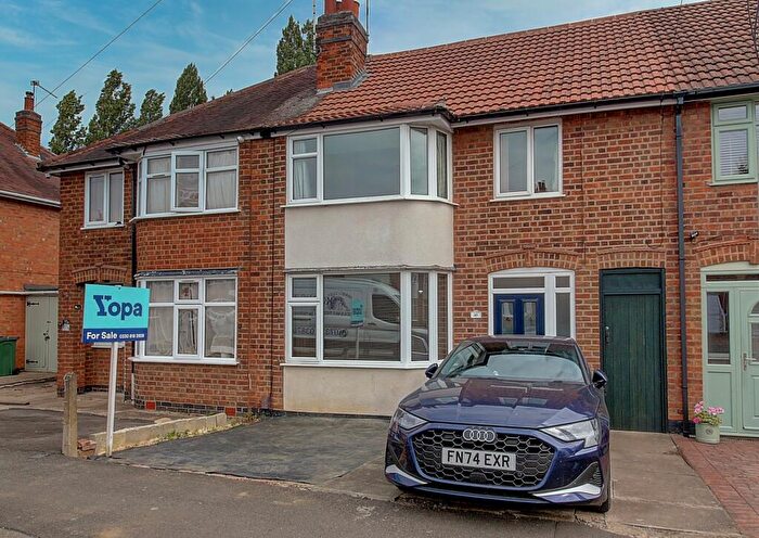 3 Bedroom Town House For Sale In Ravenhurst Road, Leicester, LE3