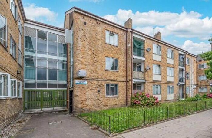 3 Bedroom Flat To Rent In Hillingdon Street, London, SE17