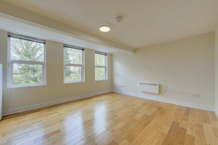 1 Bedroom Flat To Rent In Nightingale Grove, Hither Green, London, SE13