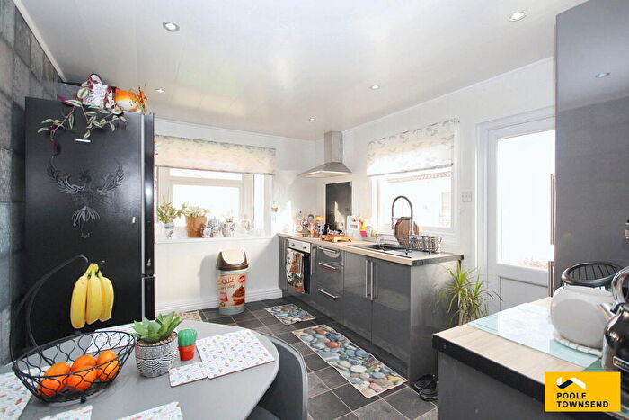 2 Bedroom Chalet For Sale In West Shore Park, Walney, Barrow-in-furness, LA14