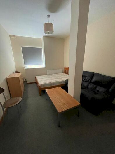 2 Bedroom Flat To Rent In The Mews, London, N8