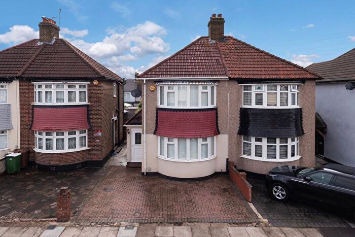3 Bedroom Semi-Detached House For Sale In Budleigh Crescent, Welling, DA16