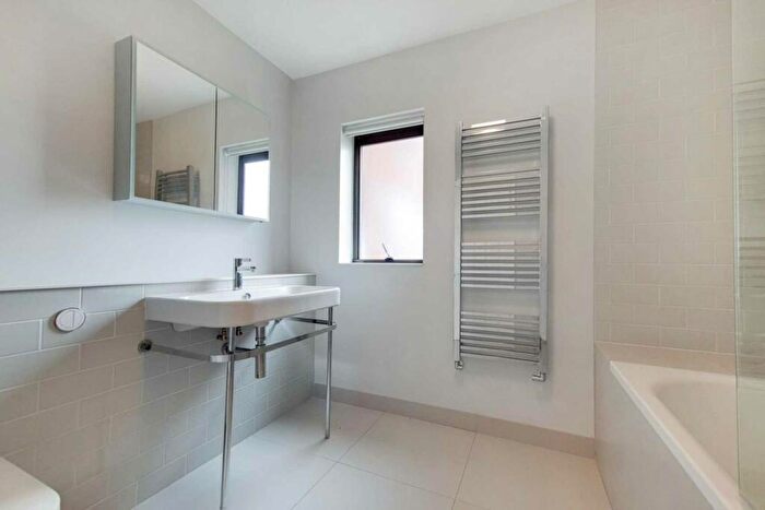 2 Bedroom Apartment To Rent In Spencer Close, Finchley, N3