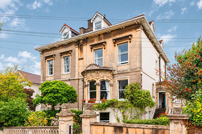 6 Bedroom Semi Detached House For Sale In Victoria Walk | Cotham, BS6
