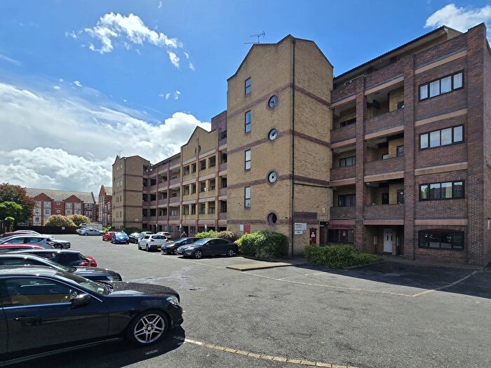 1 Bedroom Flat For Sale In Baronson Gardens, Northampton, Northamptonshire, NN1