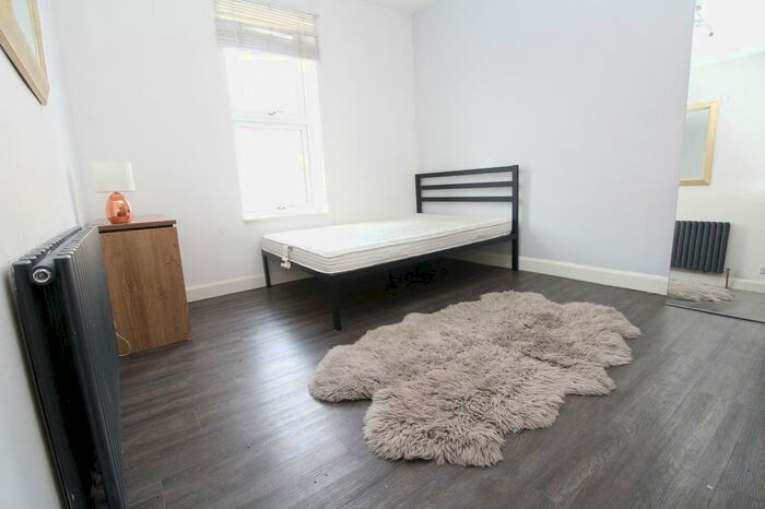 2 Bedroom Flat To Rent In Churchfields Road, Beckenham, BR3