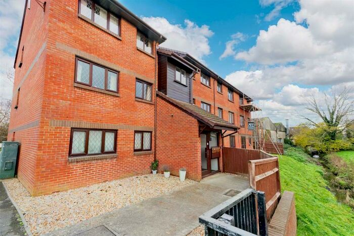 2 Bedroom Flat To Rent In Drum Mead, Petersfield, GU32