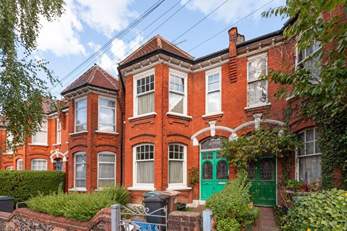 4 Bedroom Detached House For Sale In Windermere Road, London, N10
