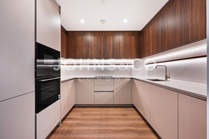 2 Bedroom Flat To Rent In Bow View, Maple Mews, London, E3