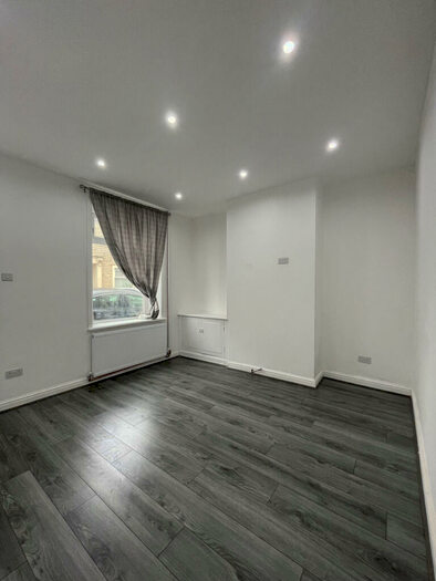 2 Bedroom House To Rent In Brennand Street, Burnley, BB10