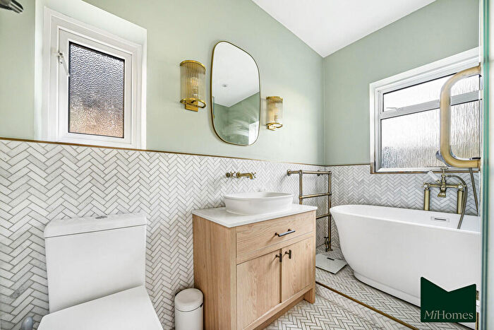 4 Bedroom Semi Detached House To Rent In Walfield Avenue, Whetstone, N20